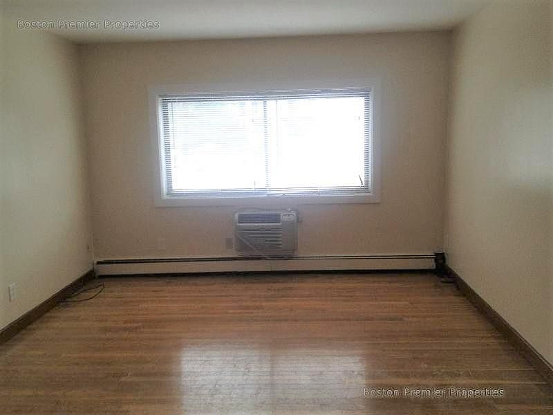 1st image of 580 Bridge St #34