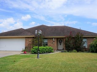 120 Falcon Ln, Victoria, TX 77905