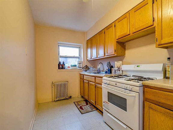 5th image of 40 Glenwood Ave #307