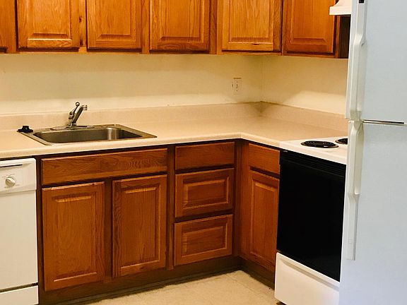 4th image of 2495 S Gaylord St #2