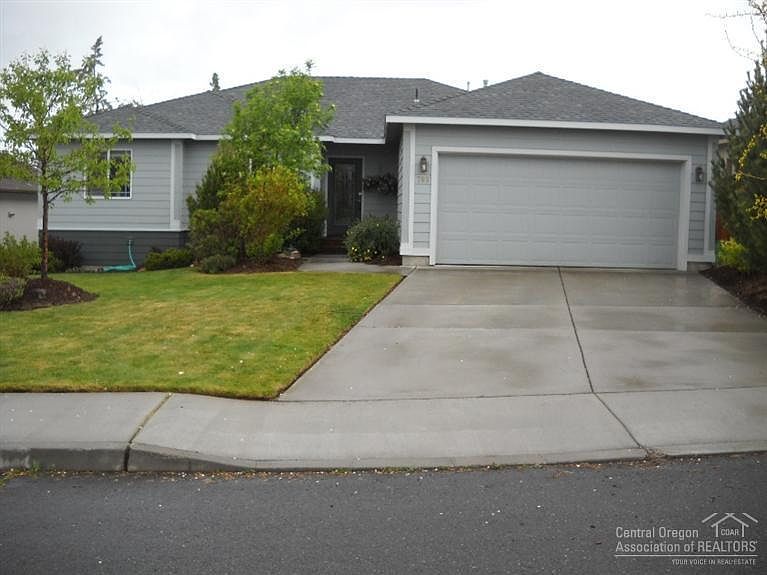 1st image of 785 NE Quince Pl