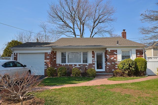 1st image of 219 Sullivan Ave