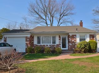 219 Sullivan Ave, Farmingdale, NY 11735