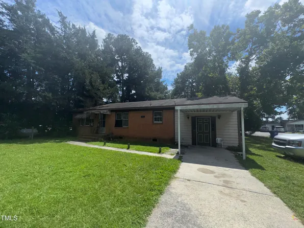 210 E Crestview Dr, Smithfield, NC 27577