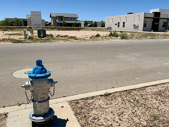 4th image of 5833 Valley Palm Dr