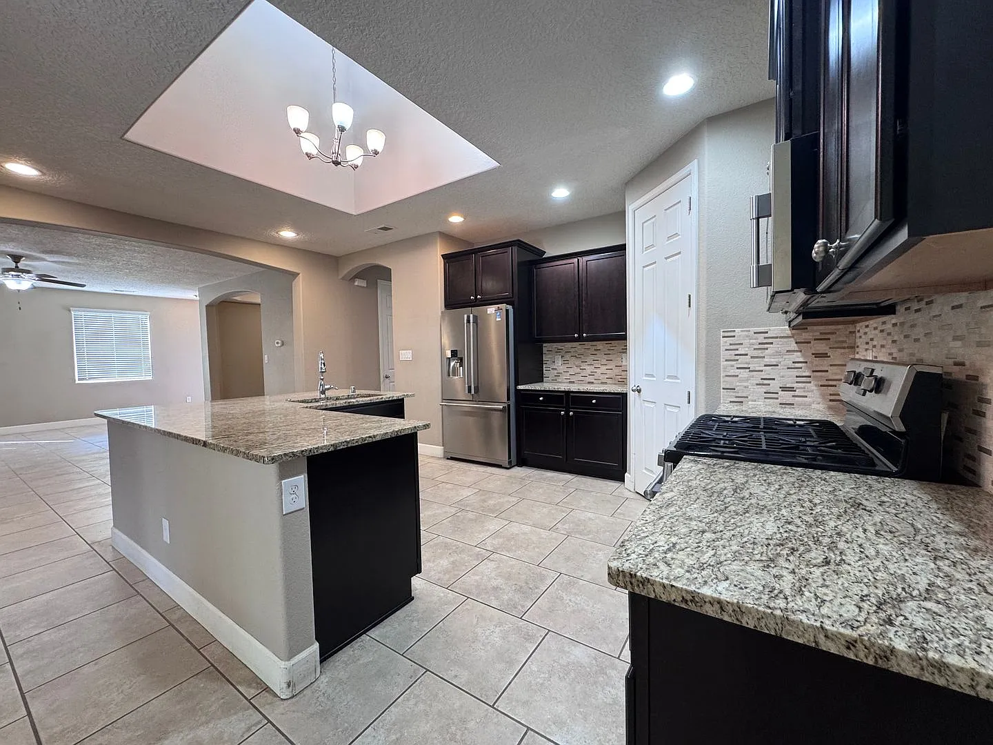 Luxurious 3 Bed 2 bath! — Photo 4