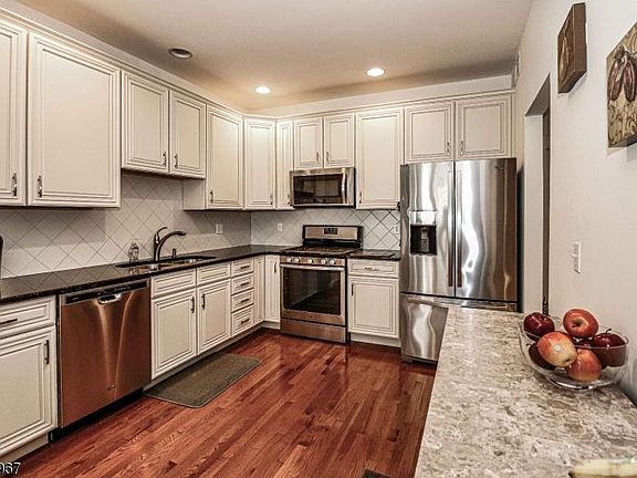 4th image of 5 Julia Pl