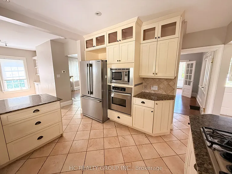 398 Maple Ave — Photo 12