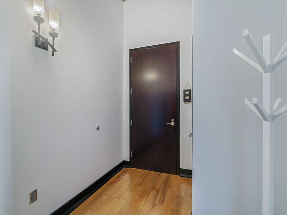 5th image of 220 W Jackson Ave APT 505