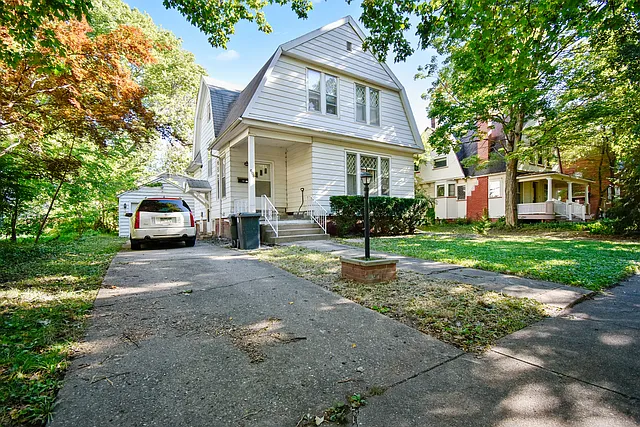 606 W Illinois St photo 1