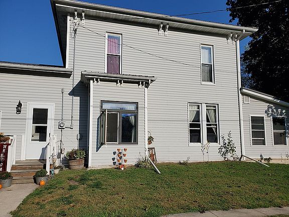 3rd image of 301 E Cherry St