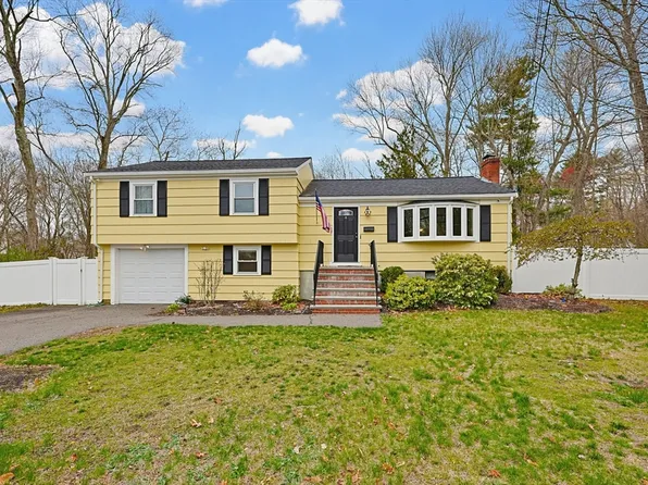 9 Franklin St, Medway, MA 02053