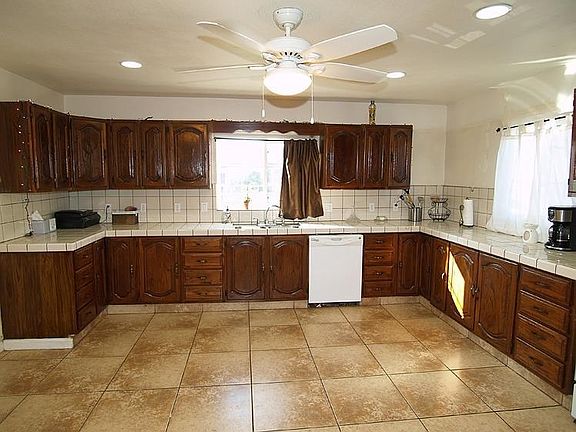 2nd image of 618 N Windsor Ave