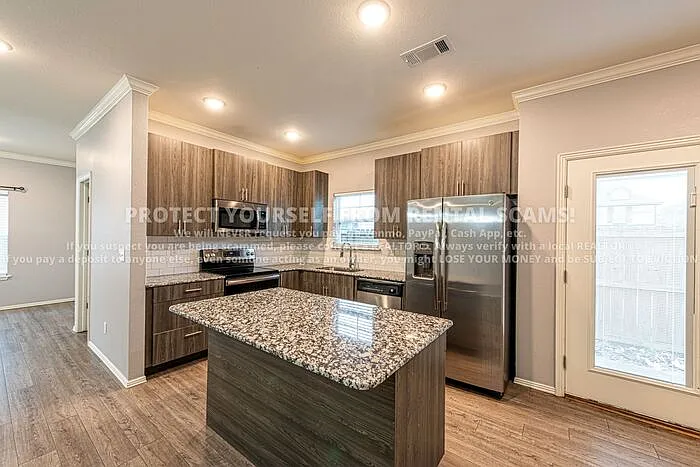 1374 N Corsica Dr — Photo 4