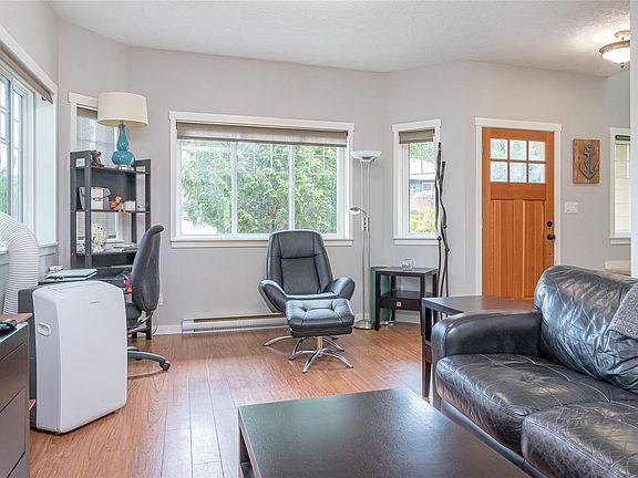 3rd image of 7972 Northview Dr