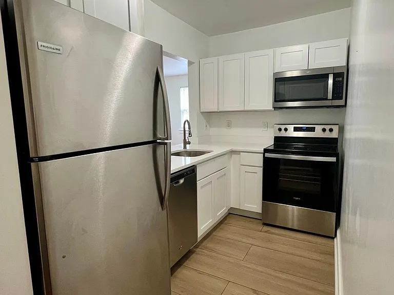 4564 Macarthur Blvd NW #302 — Photo 5