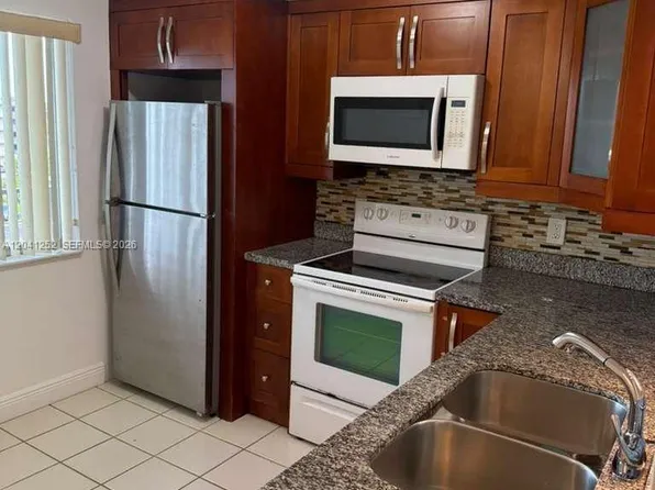 8610 N Sherman Cir, Hollywood, FL