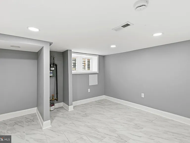 1651 Darley Ave — Photo 14