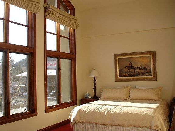 3 spacious bedrooms with en-suite baths and views