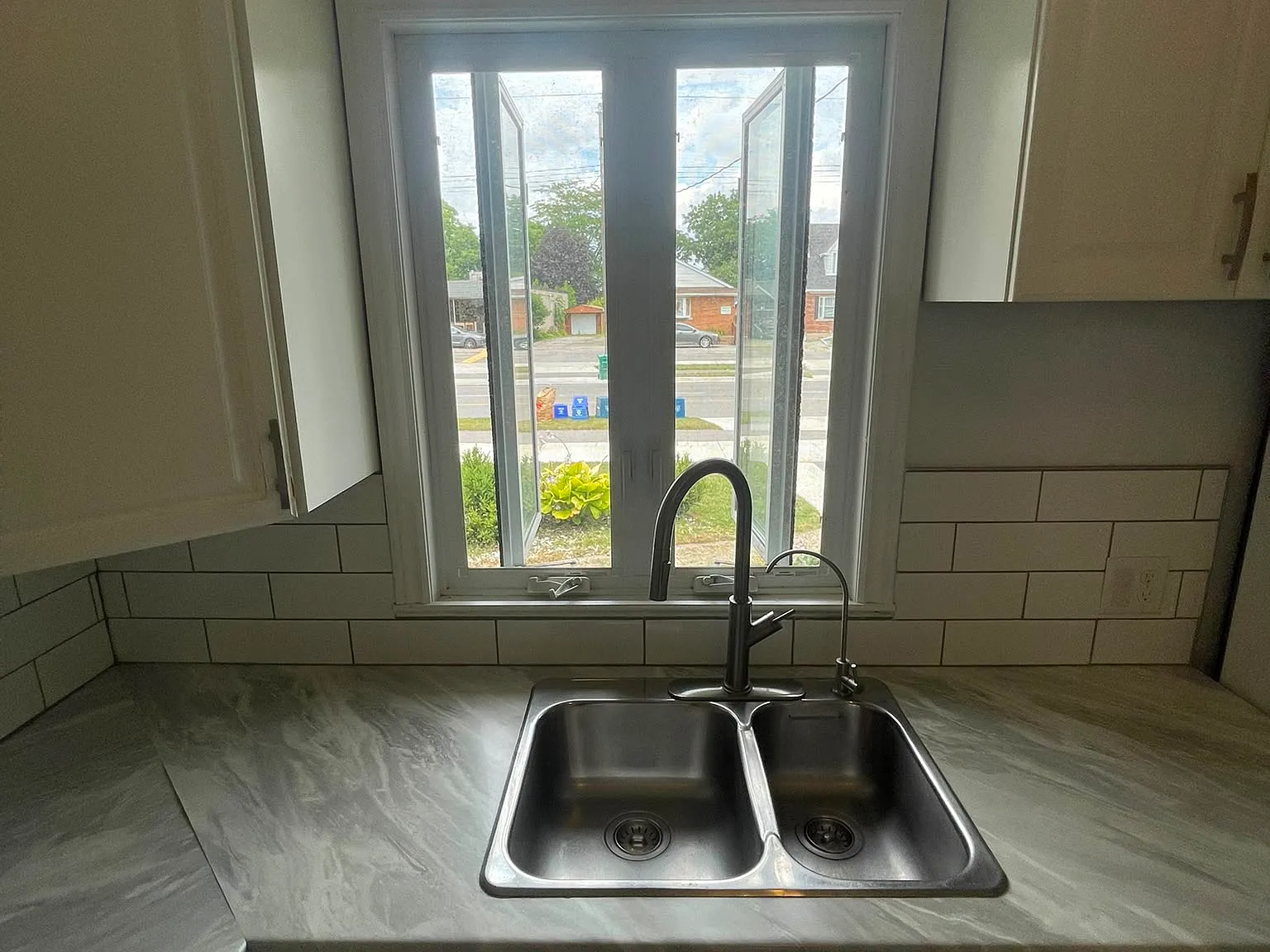 3 bed, 960 sqft, $1,995 — Photo 3