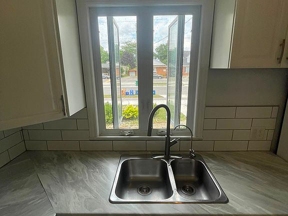 3rd image of 601 Frederick St #1