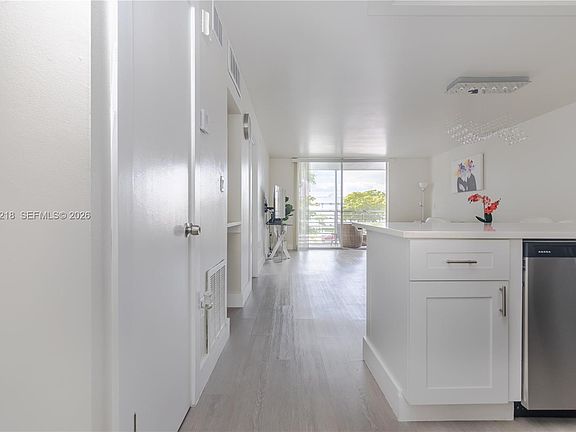 3rd image of 3600 NE 170th St APT 308