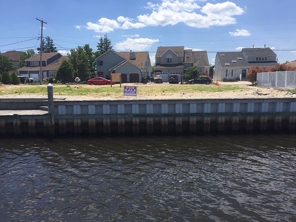 2nd image of 25 Royal Dr