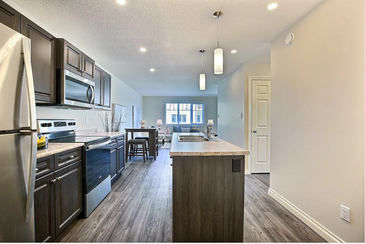 Building Photo - 3005 Trombley St #302