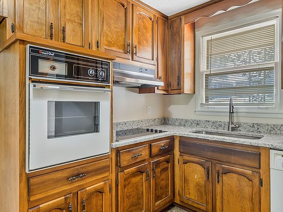 4th image of 111 Nottingham Pl