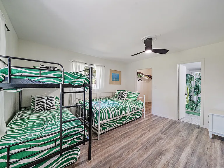 708 Shore Rd #D — Photo 11