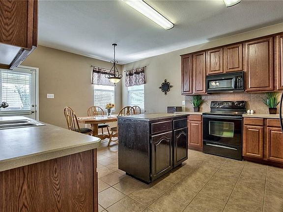 5th image of 6000 Goldenrod Dr