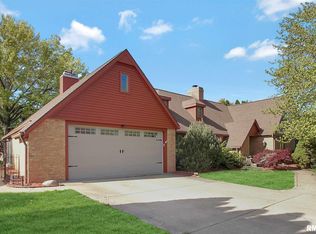 4 Kara Ct, Washington, IL 61571