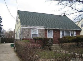 986 Jerusalem Ave, Uniondale, NY 11553