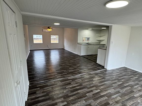 5th image of 927 Dallas St