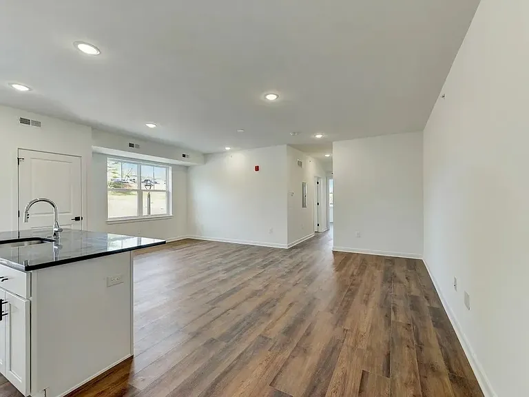 900 Forest Ln #105 — Photo 3