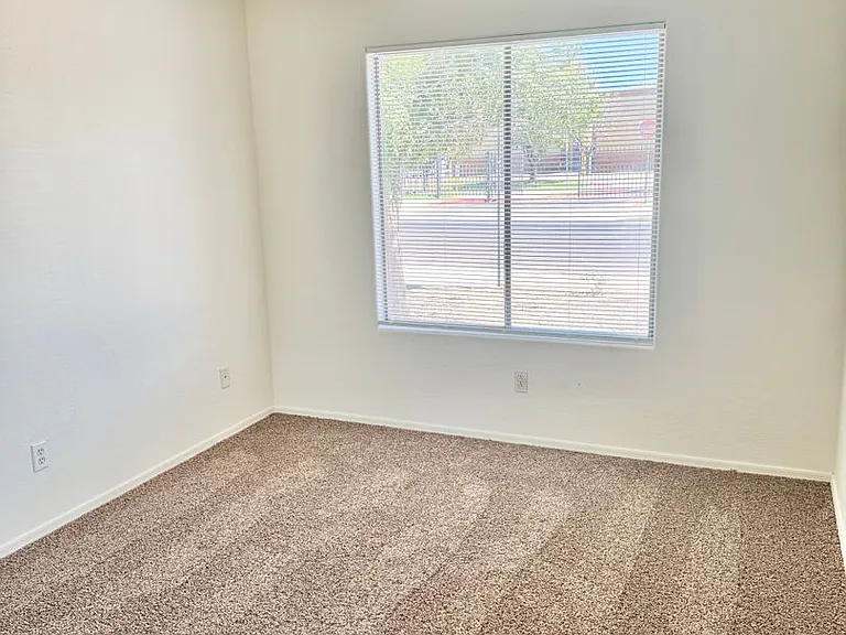 2106 W Alta Vista Rd — Photo 29