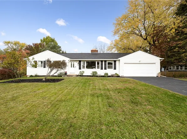 104 Garnsey Rd, Pittsford, NY 14534