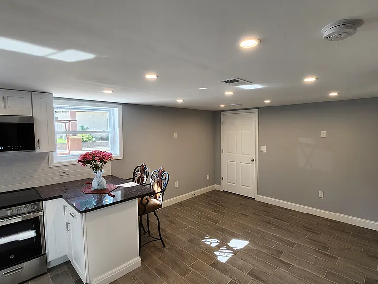 53 Willow Ave #HSE — Photo 4
