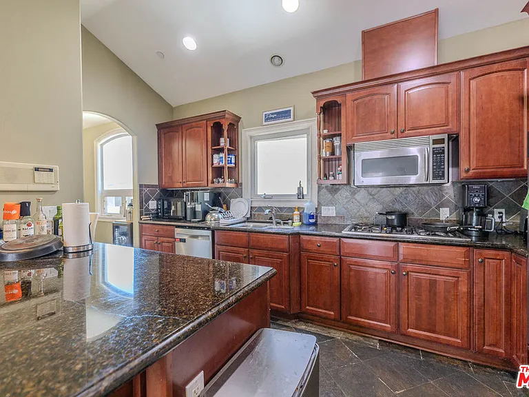 1912 Vanderbilt Ln #C — Photo 7
