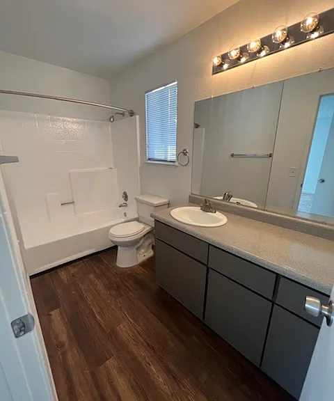 1-Bed / 1-Bath Bathroom.