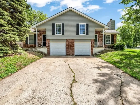 13 NE 62nd Pl, Kansas City, MO 64118