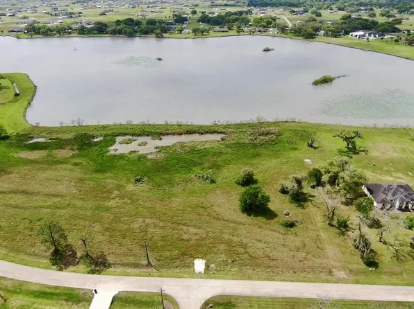 819 Bar X Trl, Angleton, TX 77515