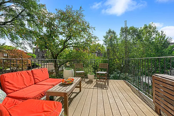 Sold by Compass | media 6