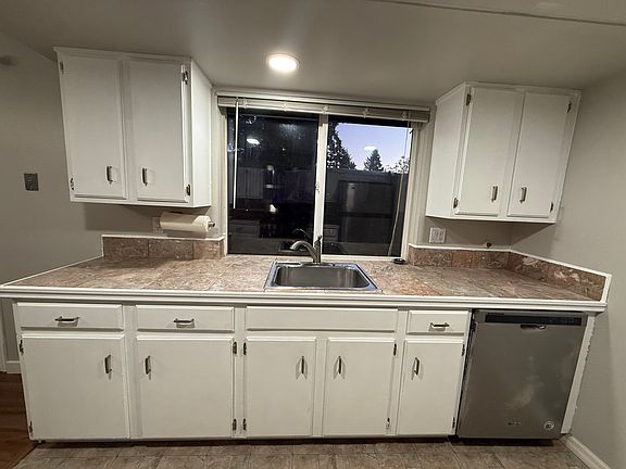 5th image of 14509 NE 6th Pl APT 3