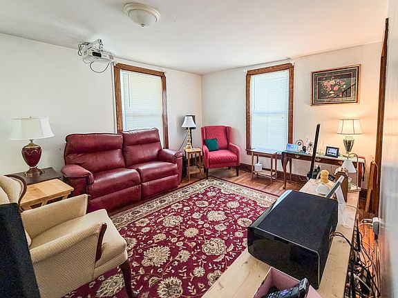 5th image of 903 S Lincoln Ave