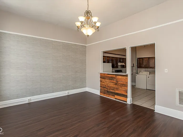 77 E Jefferson St — Photo 5