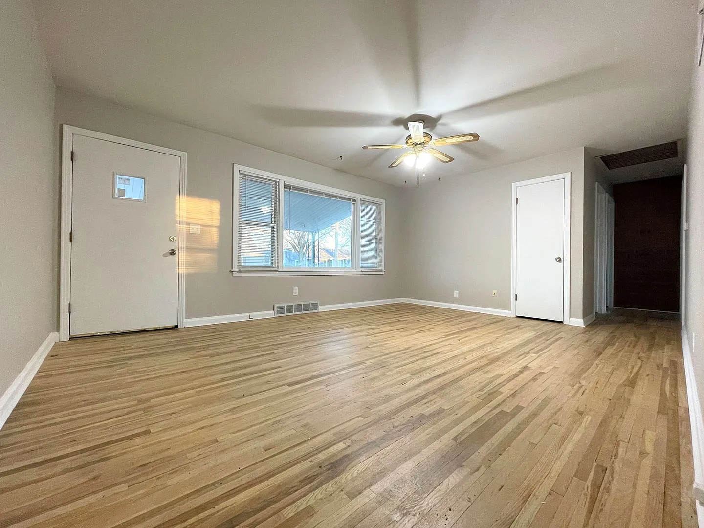 3 bedroom home — Photo 2