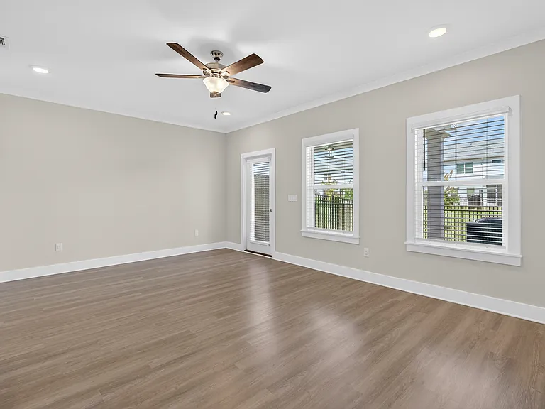 302 Cyan Ln — Photo 25