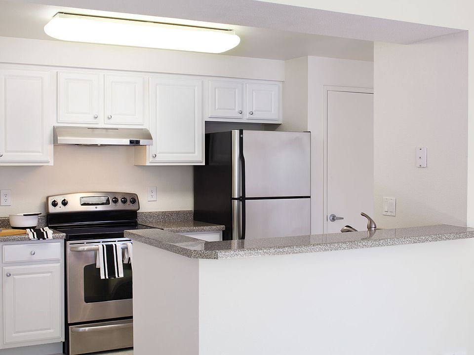 1st image of 4250 W Lake Sammamish Pkwy NE #2014