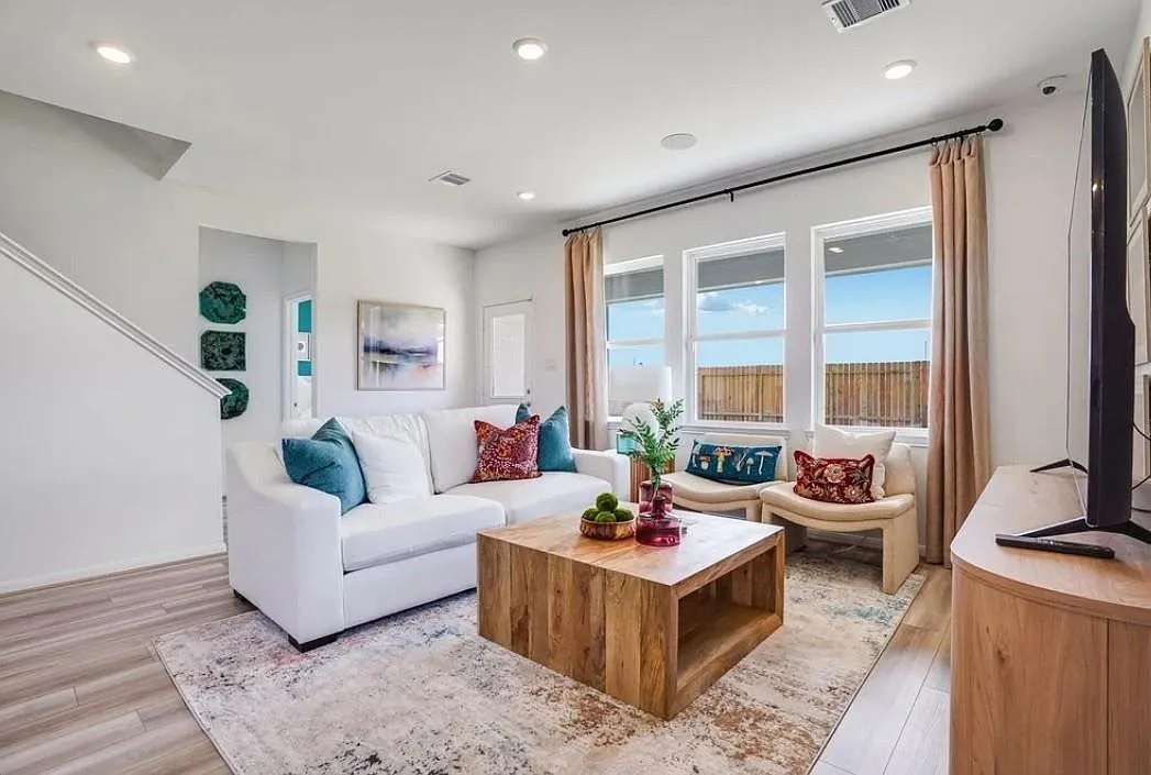 5 bed, 3.0 bath, 2615 sqft, $3,400 — Photo 4